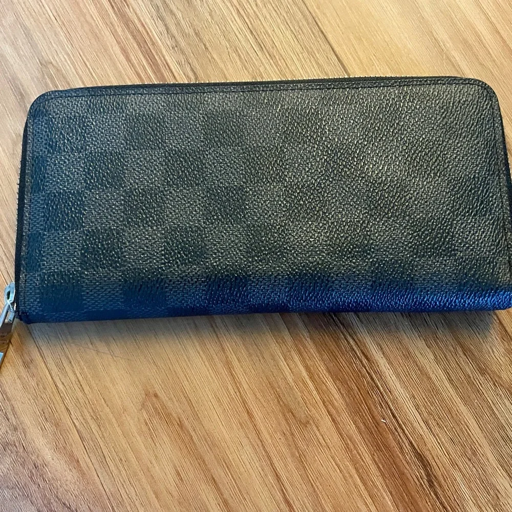 Louis Vuitton Damier Zip-Around Wallet - Picture 2 of 5